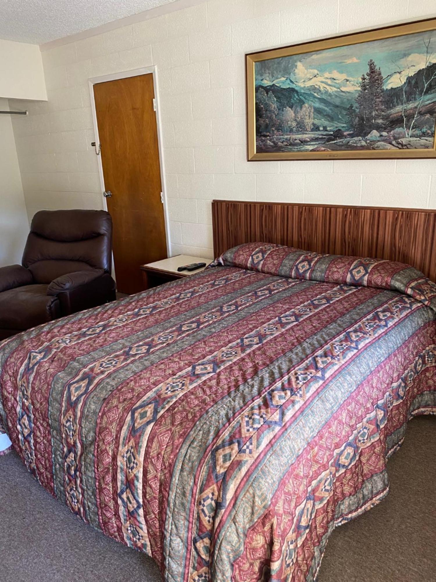 Forest Lodge Motel Happy Camp Экстерьер фото
