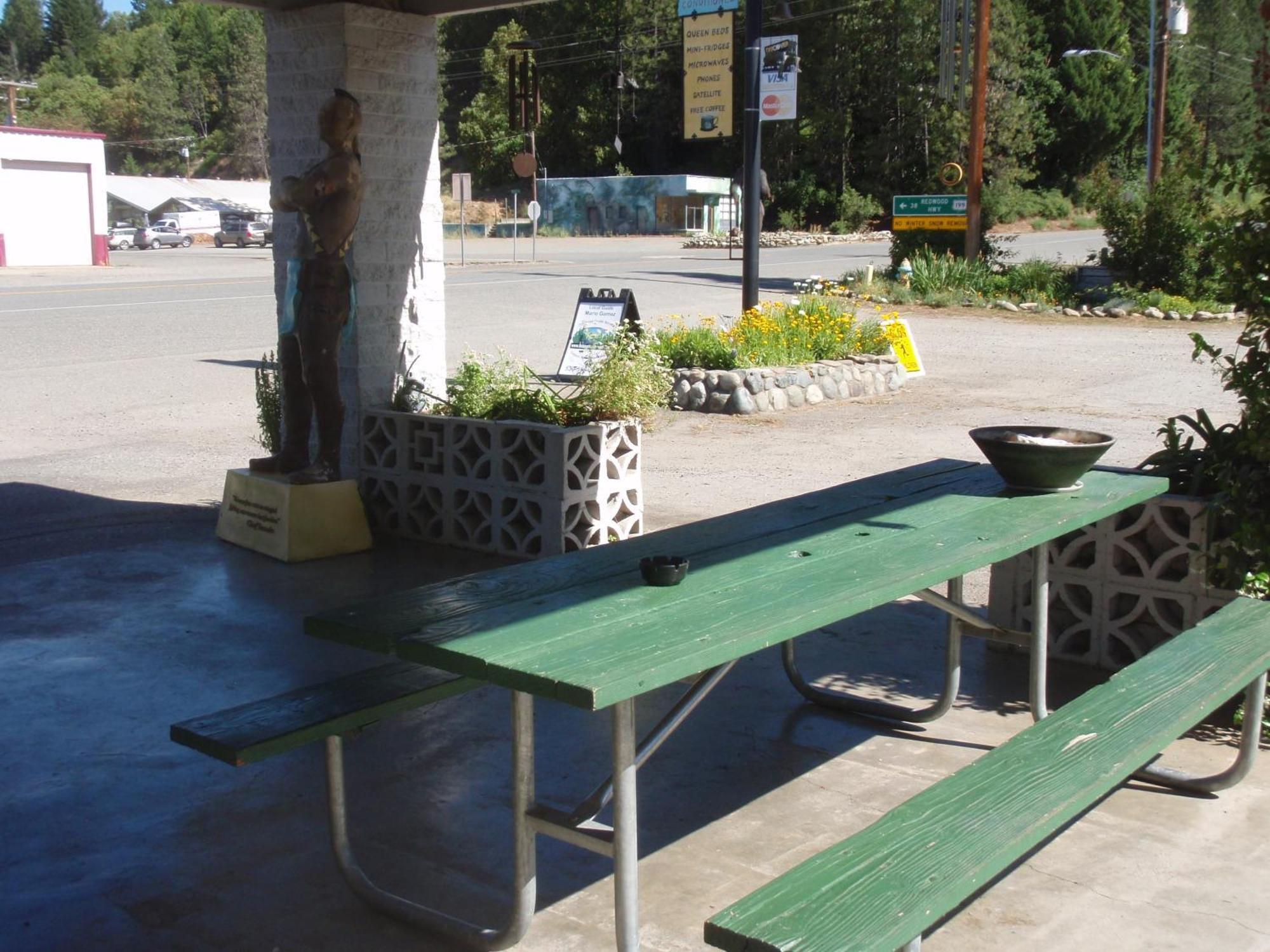 Forest Lodge Motel Happy Camp Экстерьер фото