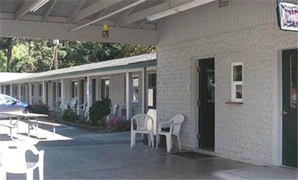 Forest Lodge Motel Happy Camp Экстерьер фото