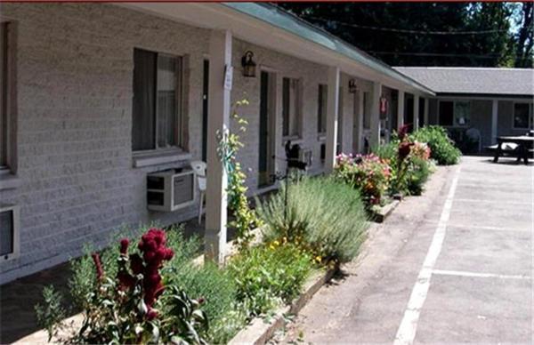 Forest Lodge Motel Happy Camp Экстерьер фото