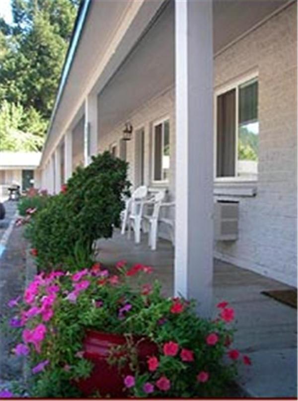 Forest Lodge Motel Happy Camp Экстерьер фото